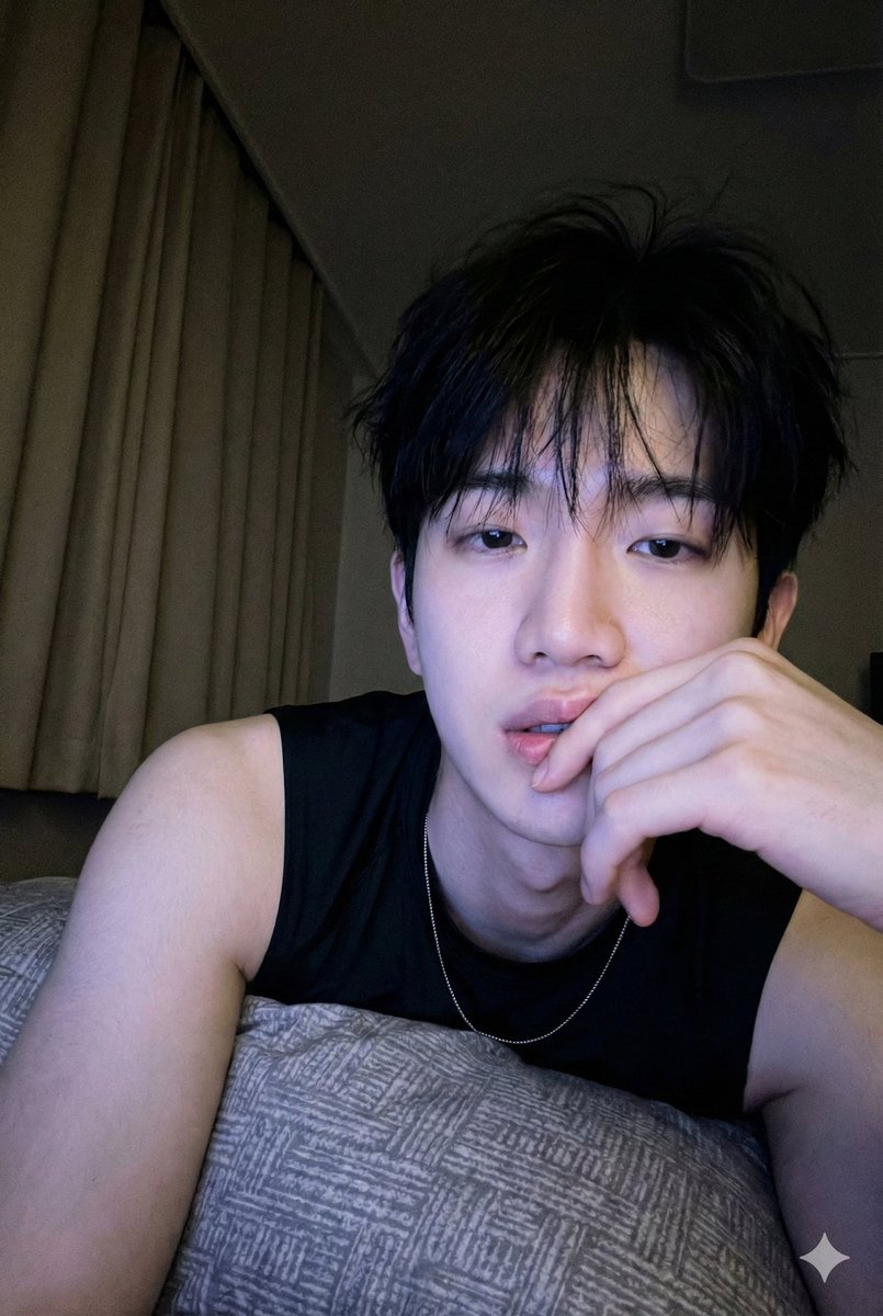 Low-Light Bedroom Selfie Prompt for Nano Banana/Gemini Pro 2