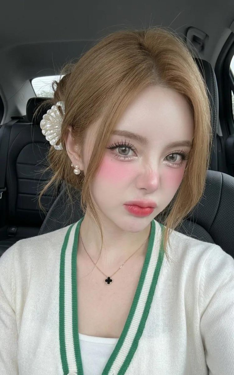 Korean Style Soft-Glam Car Selfie 2