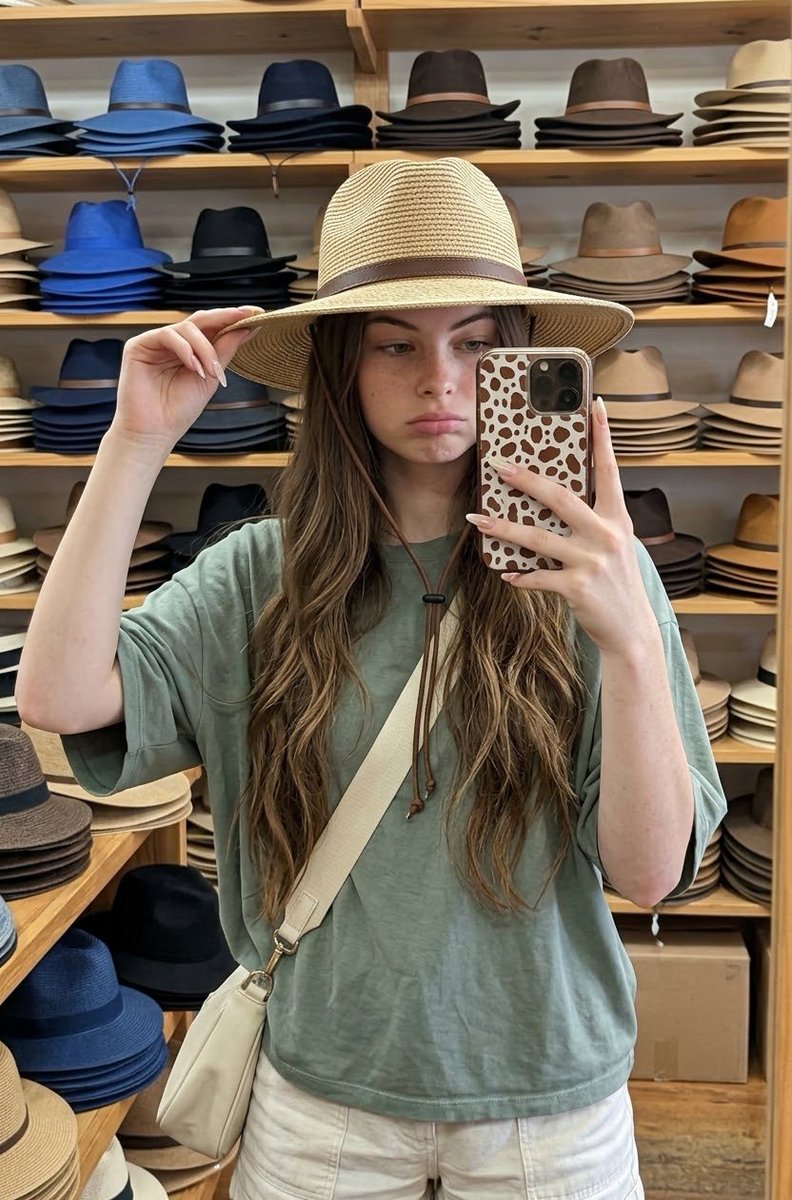 Profile / Avatar - Hat Shop Selfie Portrait Prompt