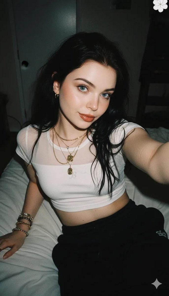 2000s Aesthetic Flash Selfie Prompt 2