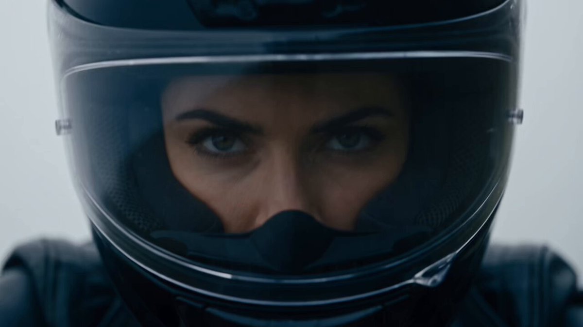 Premium motorcycle cinematic ad prompt